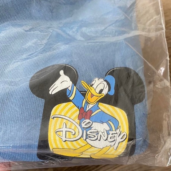 vintage unopened Disney channel crewneck - Picture 2 of 4